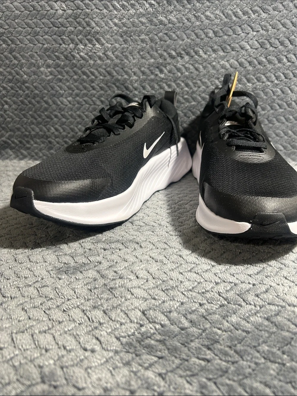 Nike Men’s Black and White Lightweight Running Shoes